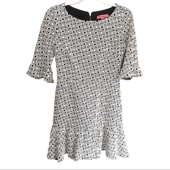 Betsey Johnson Dresses & Skirts - Betsey Johnson Black and White Dress with 3/4 Ruffled Sleeves and Ruffled Hem 6